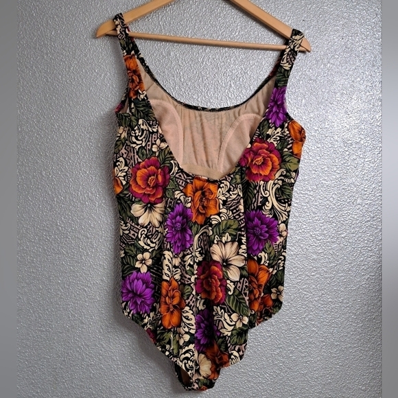 Coral Key One Piece Multi Color Swim Suit   Size 1X - Picture 3 of 3